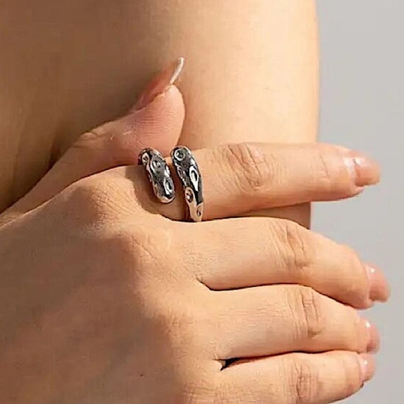 Stainless Steel Hammered Contour Ring - Picture 3 of 12